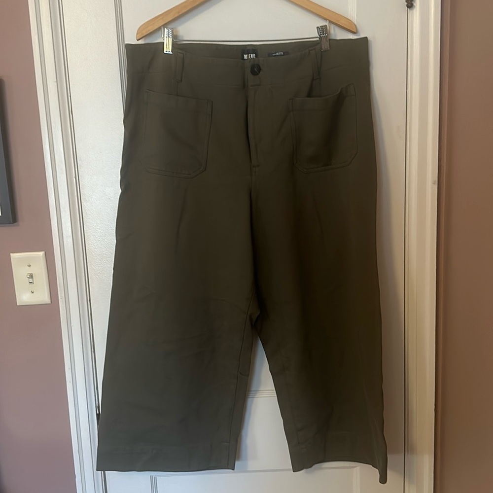 Awesome Anthro Maeve Colette Ponte cropped wide leg pant! VGUC